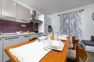 Η κουζίνα ή μικρή κουζίνα στο Lorenzo in Klanice (Haus 1 für 5 Personen)