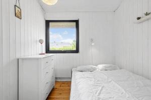a white bedroom with a bed and a window at SB116-Sydals-Birkemose-29 in Skovbyballe