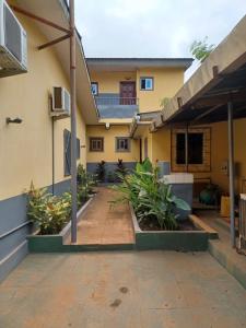 Afbeelding uit fotogalerij van Hotel la Renaissance in Dolisie +4 foto's