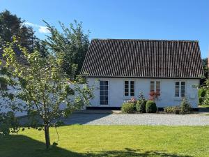 A garden outside Cozy house in Jammerbugt near Løkken & Blokhus
