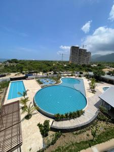 an overhead view of a swimming pool at a resort at Modern apartment with direct ocean view in Simón Bolivar