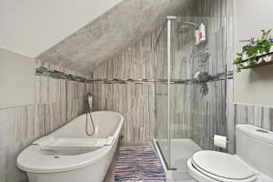 Un baño de Calgary - By Mountains and Ski 20 fotos más