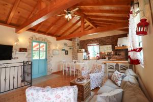 Kuchyň nebo kuchyňský kout v ubytování Casa Bianka + 51 fotografií