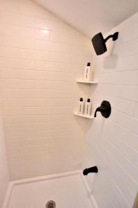 Bilik mandi di Acadia Farms Carriage house +31 gambar