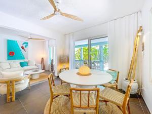 Ένα ή περισσότερα κρεβάτια σε δωμάτιο στο Villa Key West, Elegant Townhouse with Private Pool Orient Bay