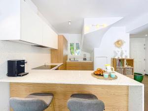 Η κουζίνα ή μικρή κουζίνα στο Villa Key West, Elegant Townhouse with Private Pool Orient Bay