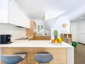 Η κουζίνα ή μικρή κουζίνα στο Villa Key West, Elegant Townhouse with Private Pool Orient Bay +25 φωτογραφίες