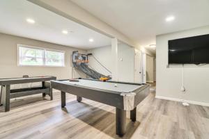 Φωτογραφία από το άλμπουμ του Family Cabin with Hot Tub Game Room Tobyhanna σε Pocono Country Place