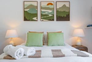 Voodi või voodid majutusasutuse St Petes Beach House 3BR 2 5BA Sleeps 8 Pool Pickleball Games BBQ toas +53 fotot