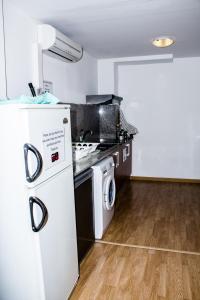 A kitchen or kitchenette at Cool & Chic Hostel