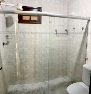 Et badeværelse på Conforto e praticidade em Campina Grande