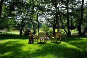 Κήπος έξω από το Luxe 2BR Cabin with Deck and Creek View - Working Farm