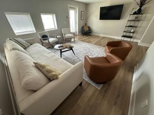 Гостиная зона в New Luxe Reno Hot Tub n Roof Top Terrace