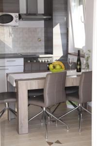 Kuchyňa alebo kuchynka v ubytovaní Apartment Pal