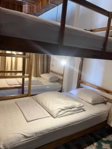 two bunk beds in a room withthritisthritisthritisthritisthritisthritisthritisthritisthritis at KP Dorm Nongkhiaw in Ban Pho Touane +9 photos