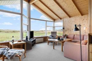 TV a/nebo společenská místnost v ubytování TV1682-Tversted-Folstedvej-46