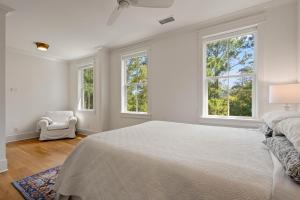 Ένα ή περισσότερα κρεβάτια σε δωμάτιο στο 272 Tallow Tree Lane by Akers Ellis Rentals +124 φωτογραφίες