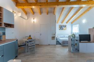 Μια τηλεόραση ή/και κέντρο ψυχαγωγίας στο Modean in Pula - Haus für 2-3 Personen