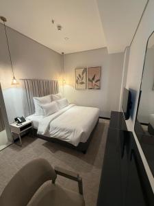 a hotel room with a bed and a tv at ودق للشقق المخدومة in Riyadh