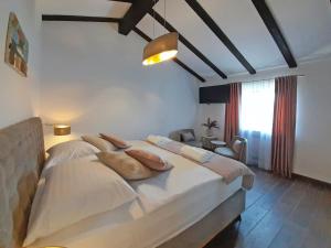 Postel nebo postele na pokoji v ubytování Villa Stare Brajde in Vela Traba - Haus für 6 Personen + 36 fotografií