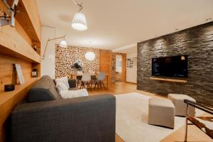 TV/trung tâm giải trí tại Beaulieu Apartment by HomeFlow