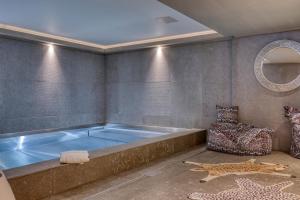Kolam renang di atau dekat dengan Chalet Marmotte