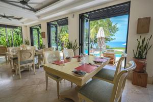 ココにあるPacifico L517 - Casa Khのダイニングルーム(テーブル、椅子付)
