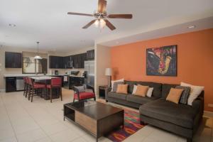 Η κουζίνα ή μικρή κουζίνα στο Casa Holliday 1br Condo In Pacifico Sleeps 3