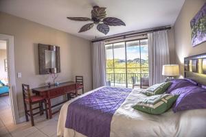 Ένα ή περισσότερα κρεβάτια σε δωμάτιο στο Pacifico L813 1br Condo Pacifico Couples Retreat