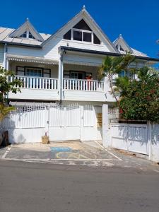 a white fence in front of a house at appartement Villa Morgane in Saint-Pierre