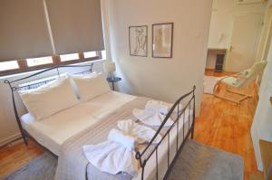 Postel nebo postele na pokoji v ubytování Sweet Emma Apt