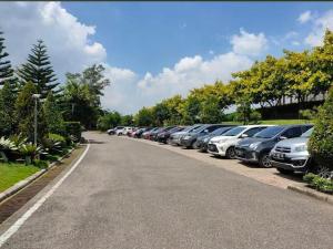 a row of cars parked in a parking lot at apartemen alhanafi in Talang Kelapa