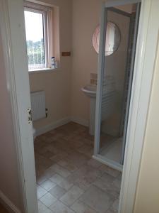 Koupelna v ubytování Garden Cottage