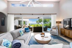 a living room with a couch and a table at Amigos De Tortuga in Playa Hermosa