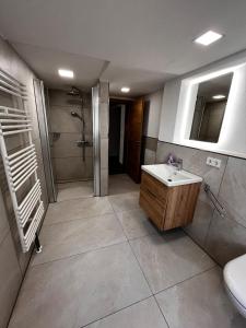Koupelna v ubytování Ferienwohnung am Brombachsee + 2 fotografie