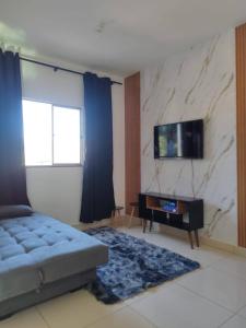 Μια τηλεόραση ή/και κέντρο ψυχαγωγίας στο Apartamento para até 4 pessoas em Montes Claros