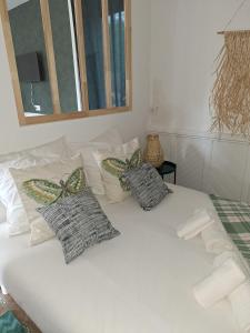 Postel nebo postele na pokoji v ubytování ღ Pirates des Caraïbes - Parking, Terrasse, Wifi