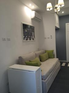 A seating area at Rome Together Guest House