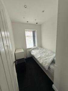 a small bedroom with a bed and a window at 3 Bed Semi, Bingley, BD16, Free Parking, Wi-Fi in Bingley +5 photos