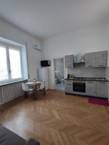 Kuchyň nebo kuchyňský kout v ubytování Casa Dante 2