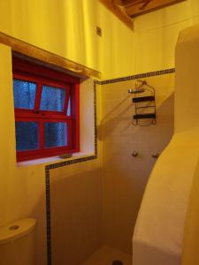a bathroom with a red window and a shower at Casa Juan Guanajuato in Guanajuato