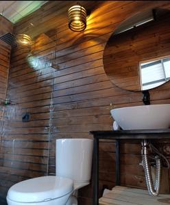 a bathroom with a toilet and a sink at Gampling el Cielo los pinos in Rionegro