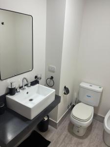 Ένα μπάνιο στο Home, spa and working +9 φωτογραφίες