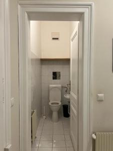 Ένα μπάνιο στο 90 m2 Spacious Apartment with Free Parking