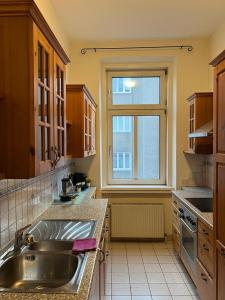 Η κουζίνα ή μικρή κουζίνα στο 90 m2 Spacious Apartment with Free Parking