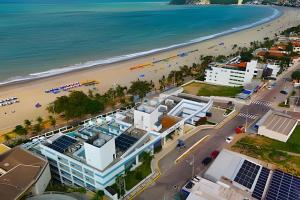 an aerial view of a beach and buildings at Cobertura em Hotel de Luxo na Beira Mar in Natal