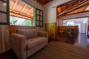 a living room with a couch and a table at Pousada Refúgio do Leão in Camanducaia