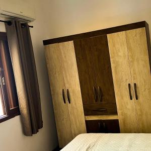 Postel nebo postele na pokoji v ubytování Apartamento a 30m da Praia da Vila Apartamento dos fundos