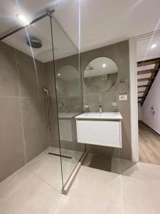 Bilik mandi di Isla Apartment +15 gambar