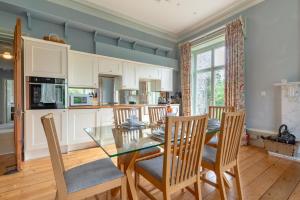 Dapur atau dapur kecil di 1 Abbey House +20 gambar